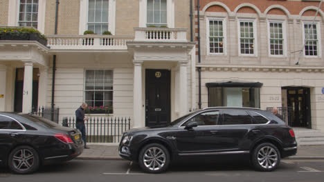 Luxusautos-Vor-Bürogebäuden-In-Der-Grosvenor-Street-Mayfair-London-Großbritannien-1
